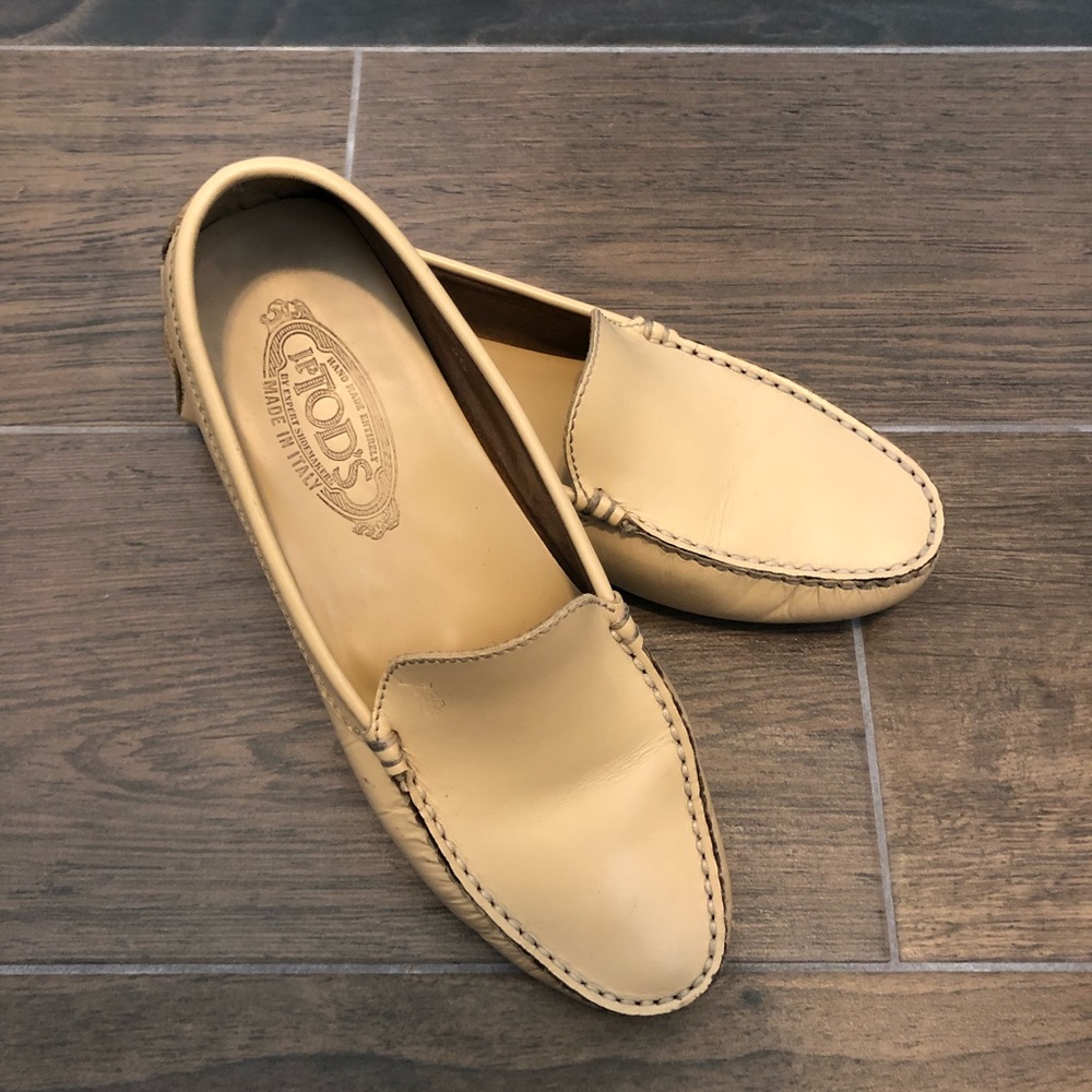 Tan Leather Tod’s Driving Moccasin